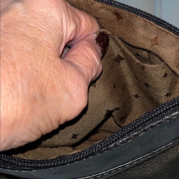 Fossil Supple Black Leather Shoulder/Crossbody Bag w/Front Zip Pocket - Picture 8 of 10